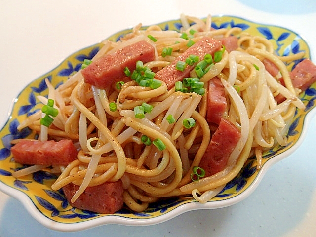 あらびきステーキともやしのウスターソース焼きそば