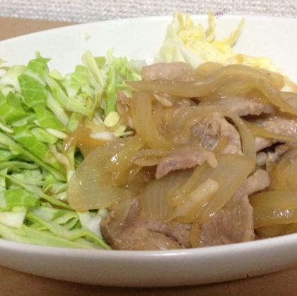 たっぷり玉ねぎで作ってみました！
タレの味はあるのに、お肉の味がしっかりします！
濃すぎない味付けが優しいです。定番になりそうです（＾ν＾）