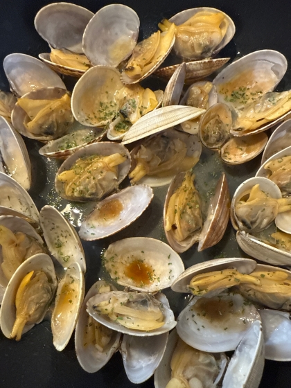 ガーリックバターしょう油☆黄金トリオのあさり酒蒸し