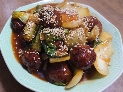 ひき肉が少なかったので、甘酢あんはそのままの量でチンゲン菜をたくさん入れて作りました。肉団子がふわふわでとても美味しかったです。