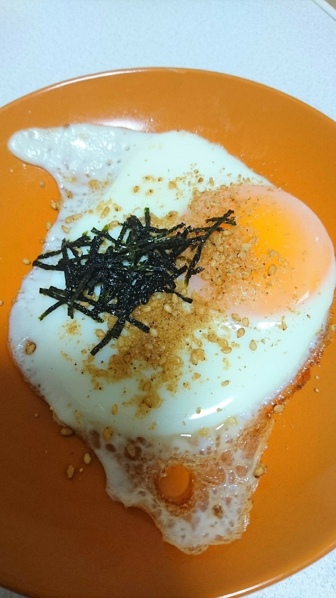 朝にも♪海苔とごまの香ばし目玉焼き