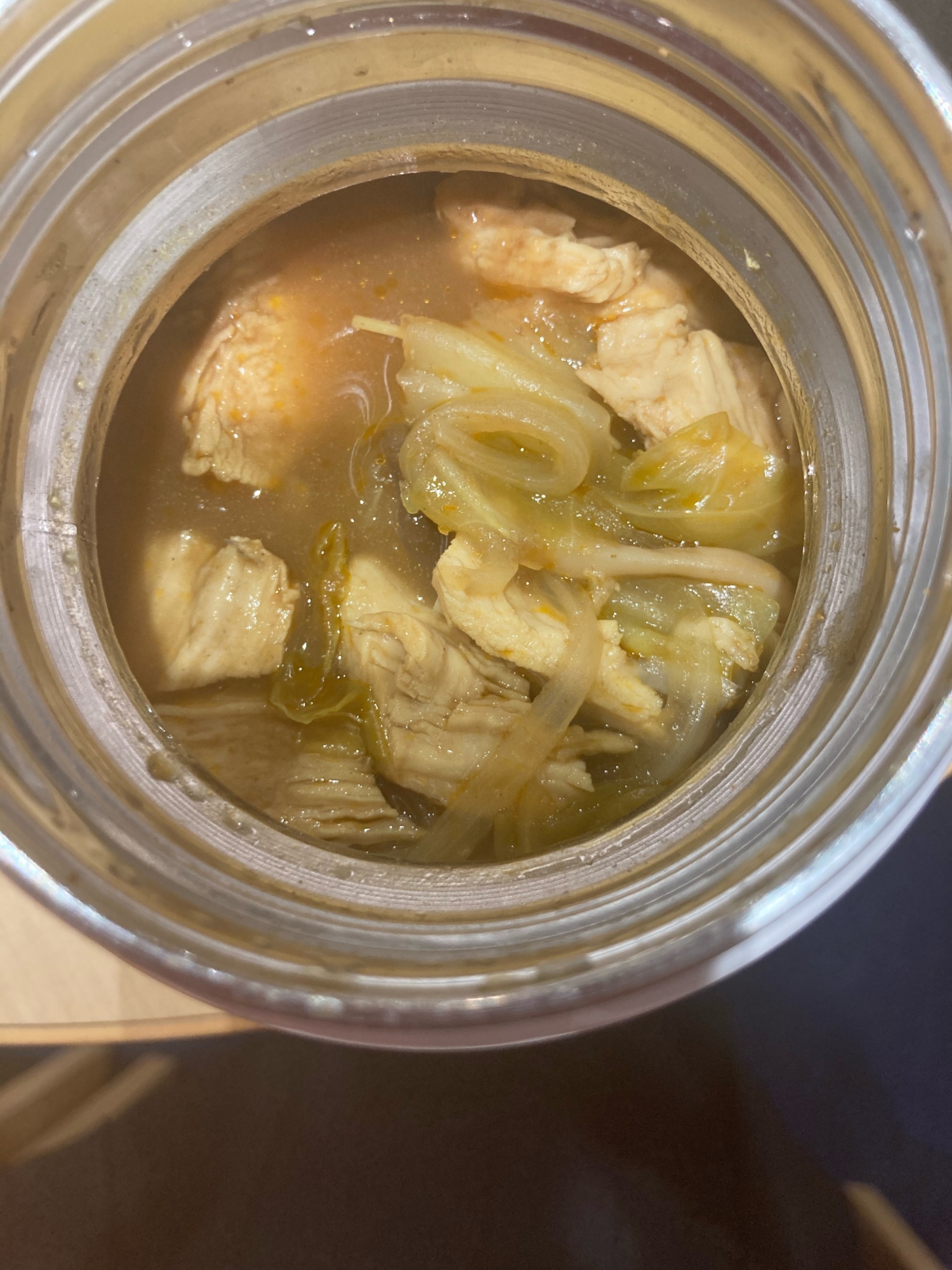 スープジャーに入ったオートミールのカレー粥