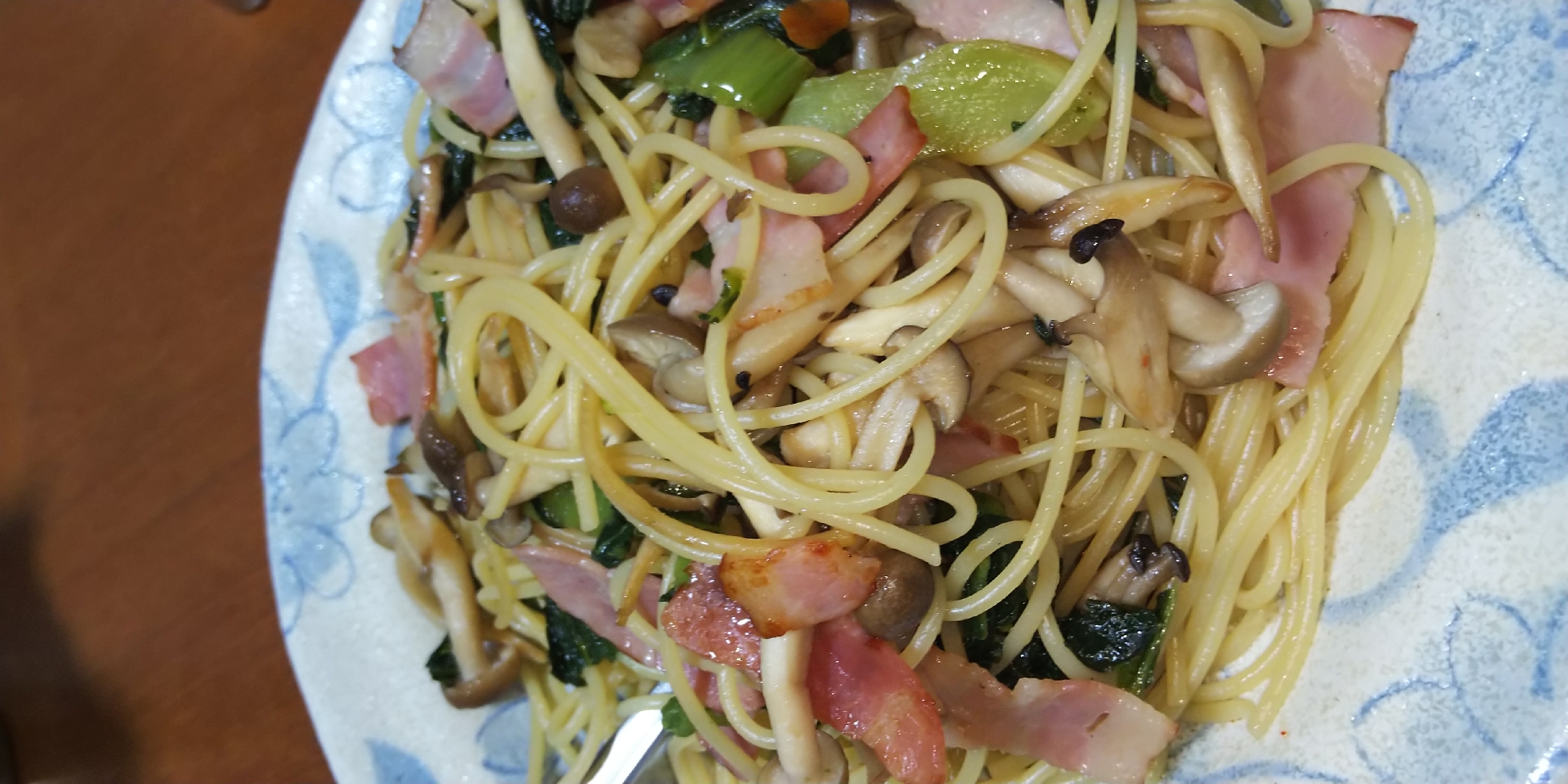 高菜とベーコンとしめじのパスタ