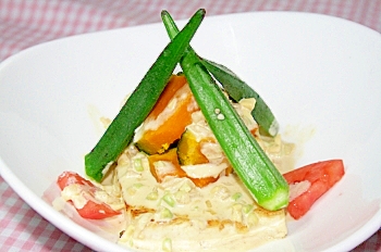 豆腐ステーキと夏野菜のアボカドソース