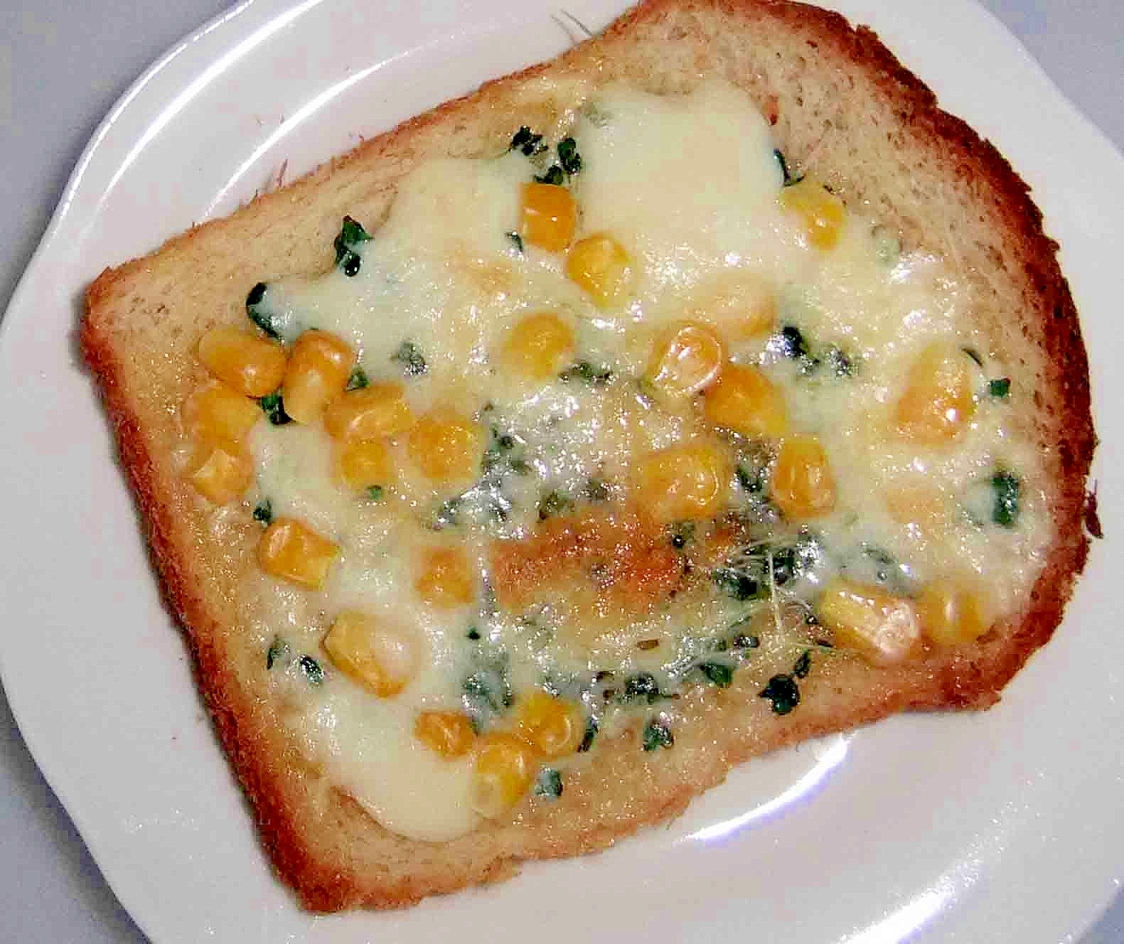 ブロッコリーの芽とチーズのトースト