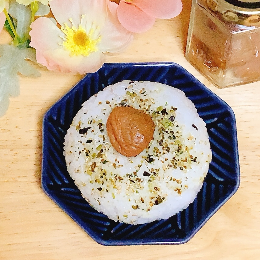 ふりかけ梅干し♪おにぎり