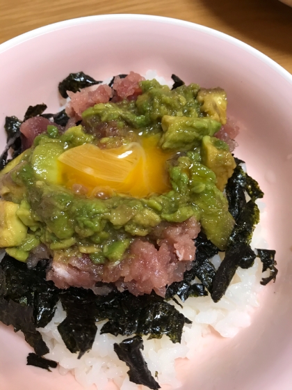 栄養満点☆アボカドとマグロの納豆和え丼