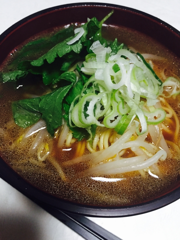 もやしたっぷり醤油とんこつラーメン