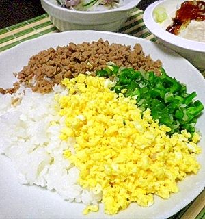 ピーマン好きがおおくりする三色そぼろ丼