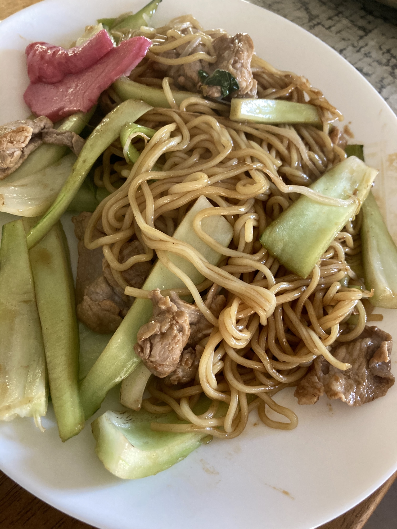 チンゲンサイの芯でたっぷりの焼きそば！