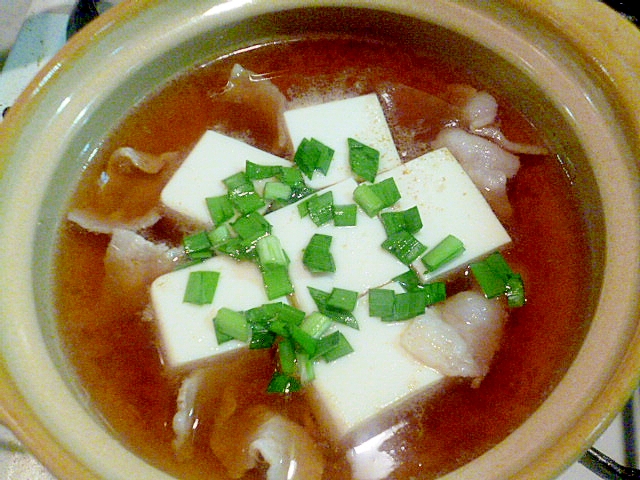 簡単♪おつまみ♪豆腐と豚バラ肉の土鍋スープ
