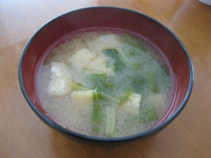 小松菜と玉ねぎと油揚げのお味噌汁