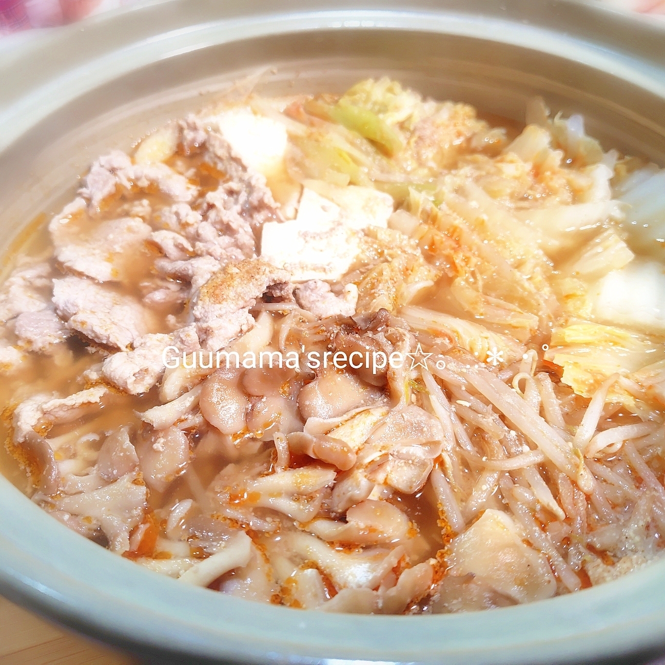 ピリ辛濃厚♡具材はお好みで♡白菜と豚肉のごま味噌鍋