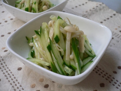 きゅうりとえのきのわさび風味和え物（金針菇拌黄瓜）