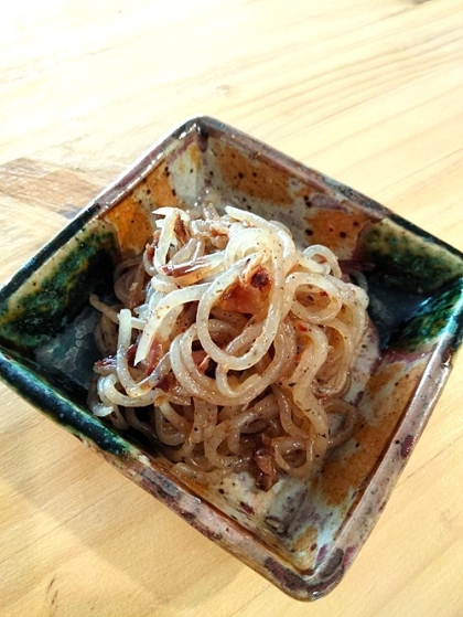 ちょっぴり辛い！白滝のおかか炒め
