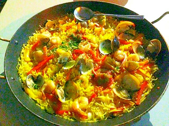 ド簡単にスペイン気分❤️パエリヤのパスタ版フィデワ