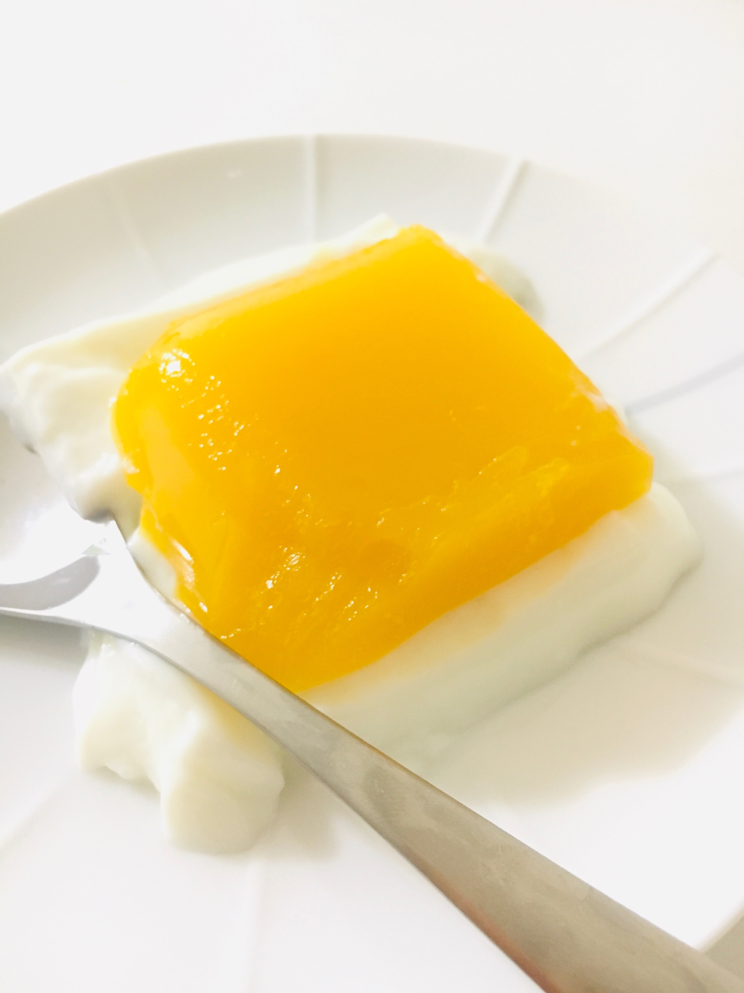 マンゴーゼリーと牛乳プリン