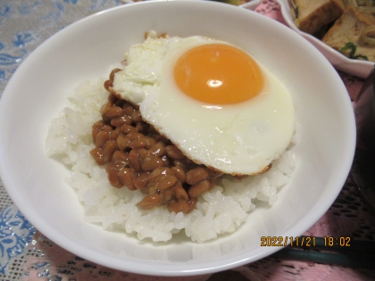 目玉焼き納豆ご飯