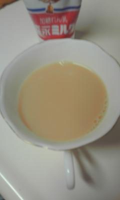 甘い紅茶は美味しい～♪練乳たっぷり入れちゃいましたよ～♪美味しかったです。
