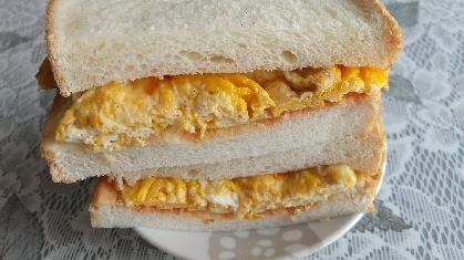 ★朝ごはん！ぶ厚い卵焼きのサンドイッチ！