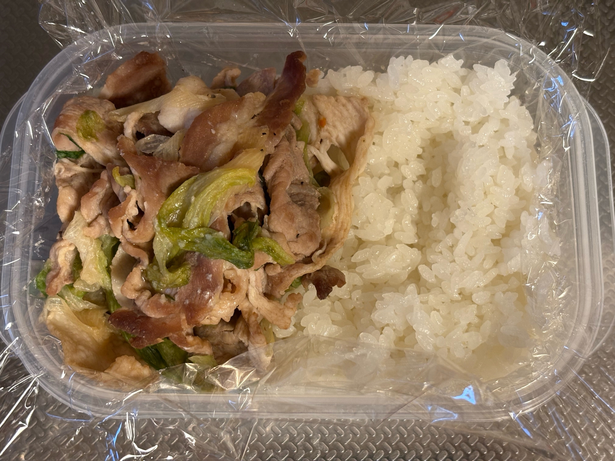 豚小間肉とキャベツとネギの野菜炒め弁当