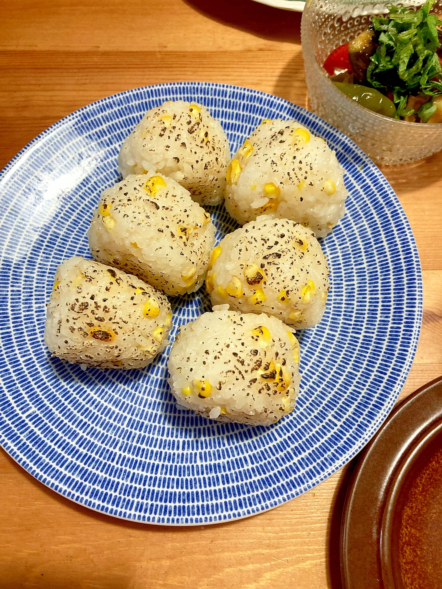 キャンプに　とうもろこしの焼きおにぎり