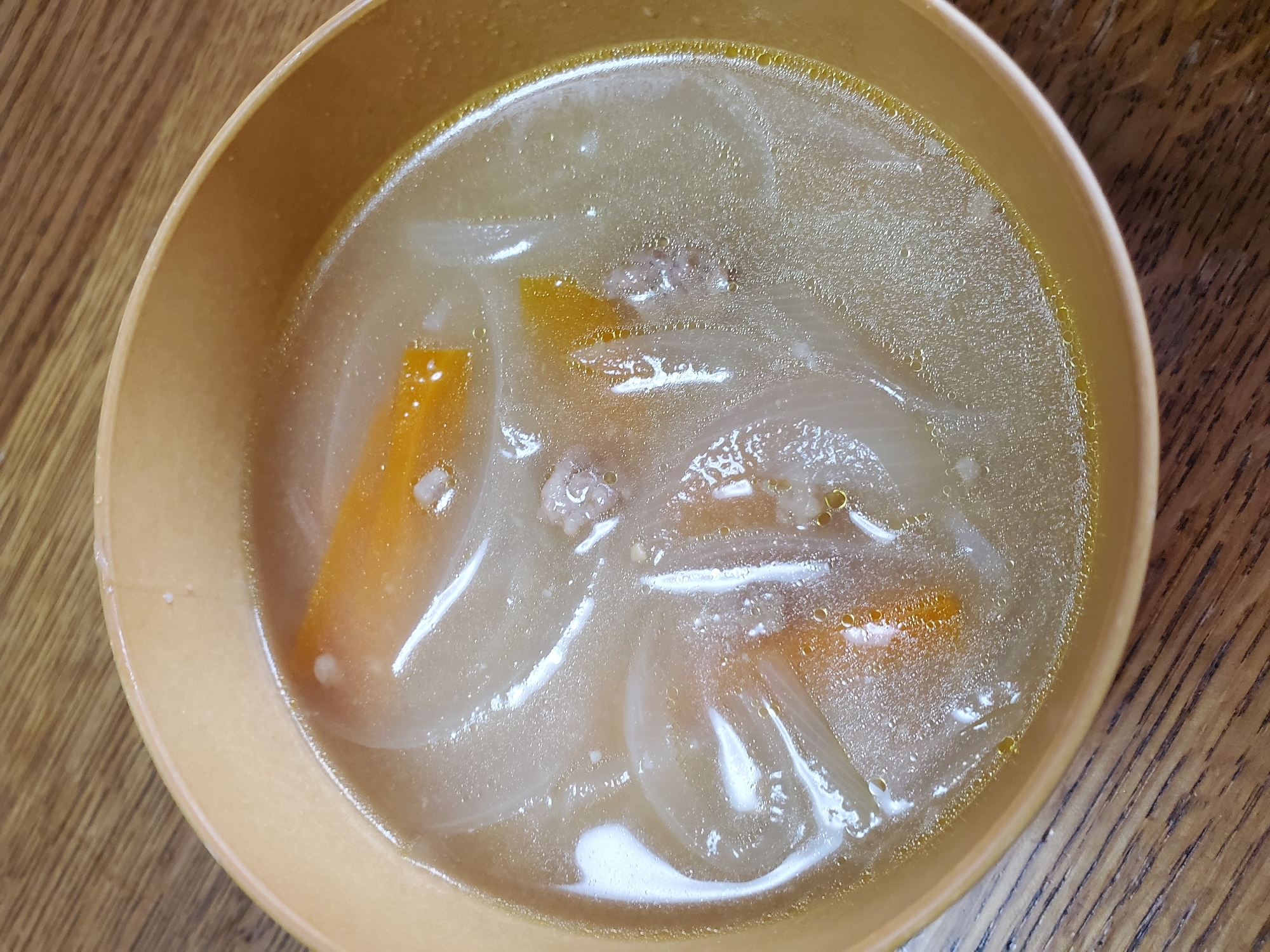 玉ねぎ人参合挽きミンチのお味噌汁