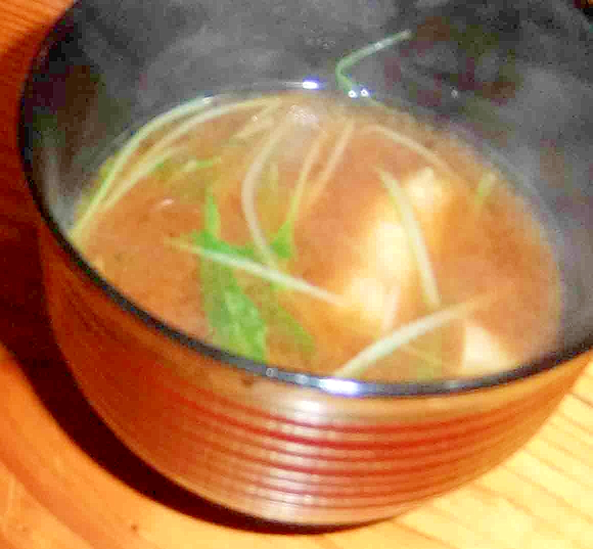サラダ水菜と絹豆腐の味噌汁