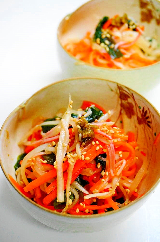 食感が命!大根とワカメと人参の中華サラダ