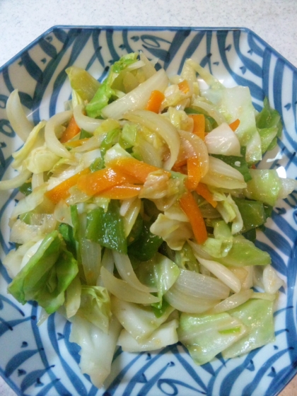 簡単に一品出来て、良かったです(^^)
野菜は必須ですね。