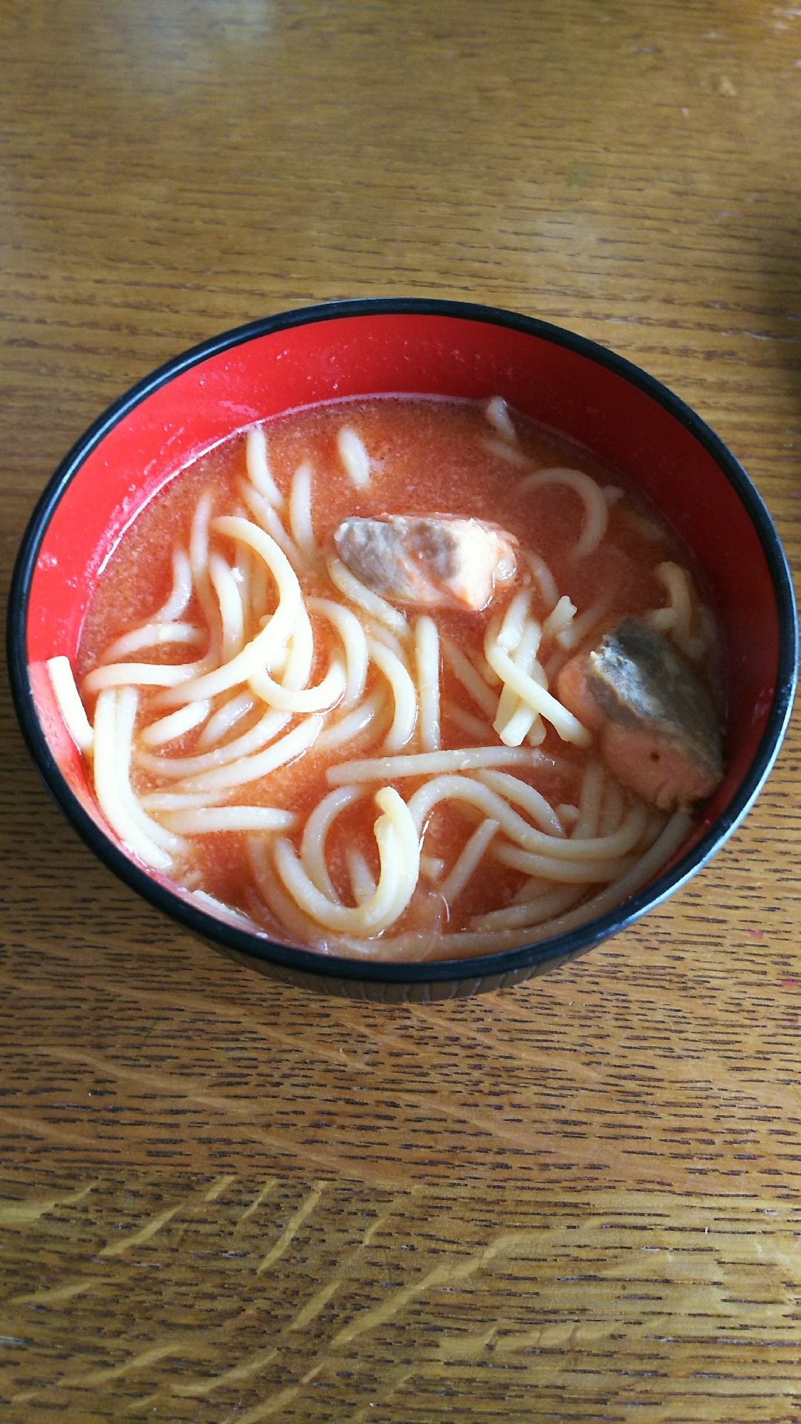 トマトスープ鮭パスタ