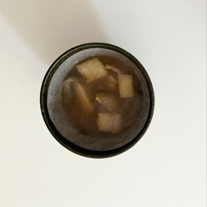 わらびと油揚げの味噌汁（液体みそ）