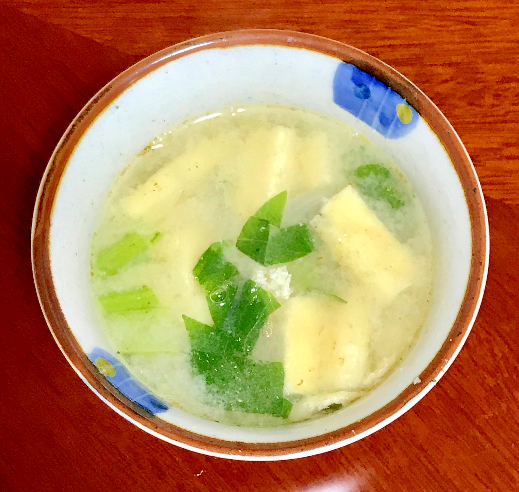 小松菜と玉ねぎと油揚げの味噌汁