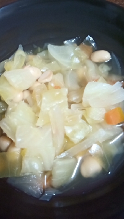 ウインナーがなかったので、大豆を入れました。たっぷり野菜が食べられました。