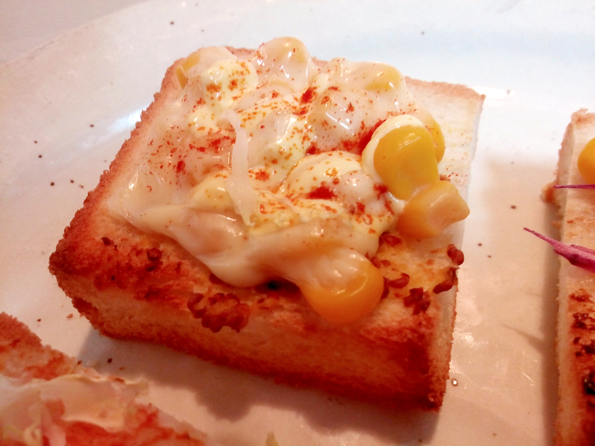 マスタード/マヨで　コーンとチーズのミニトースト