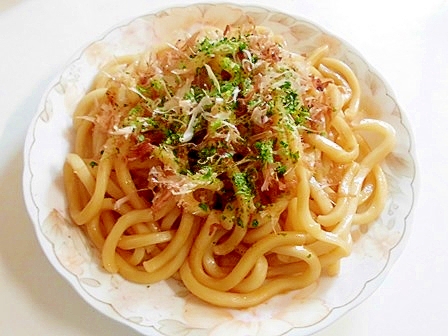 鰹節と青海苔の焼きうどん