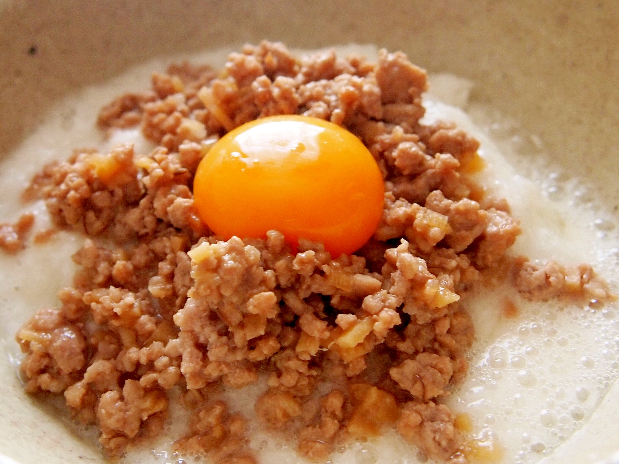 肉味噌とろろ月見丼