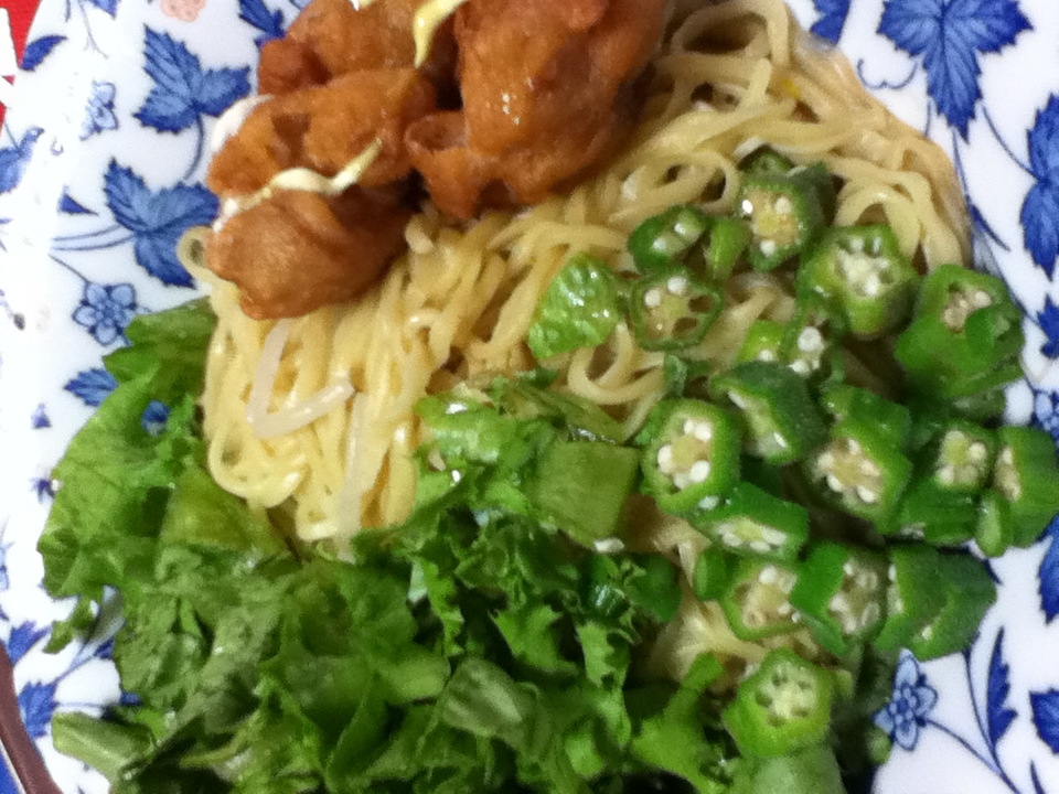 オクラとカラアゲの冷麺