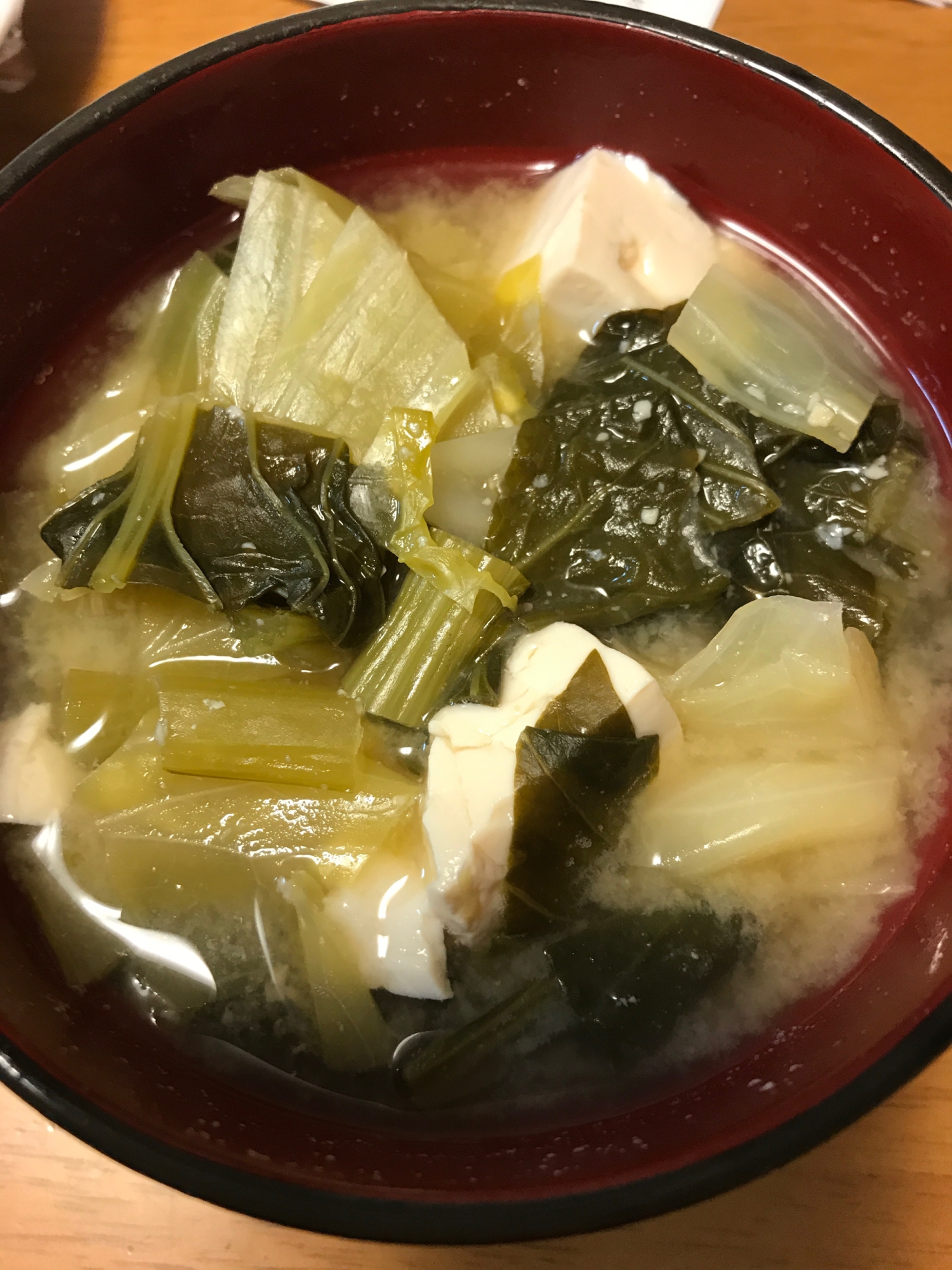キャベツ、小松菜、豆腐の味噌汁