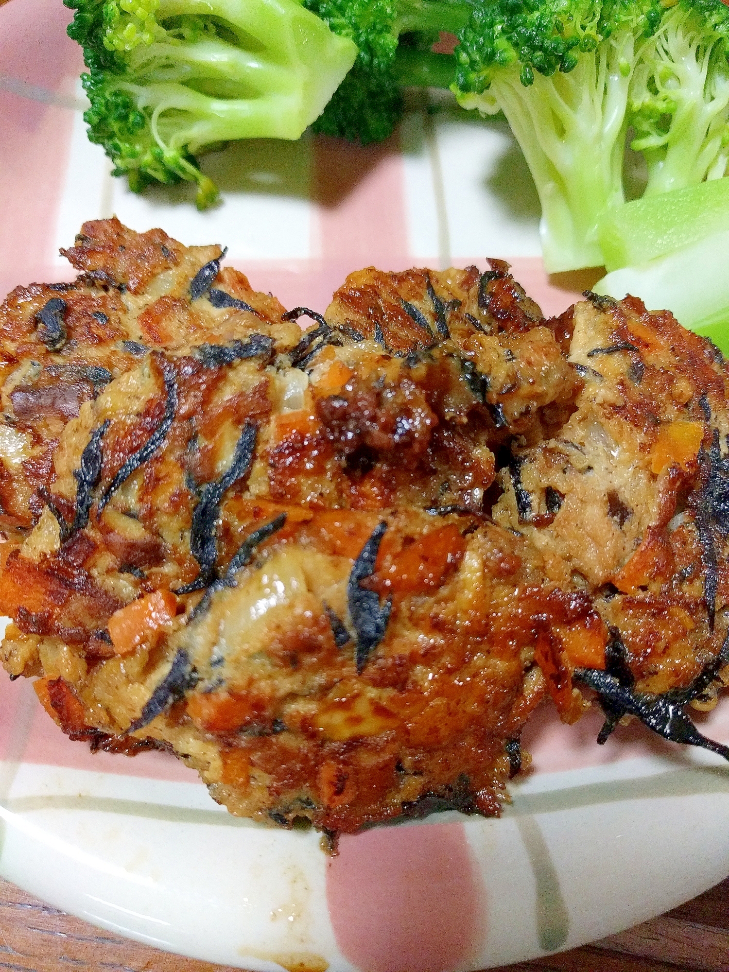 子供も喜ぶ！ひじき入り照り焼き団子