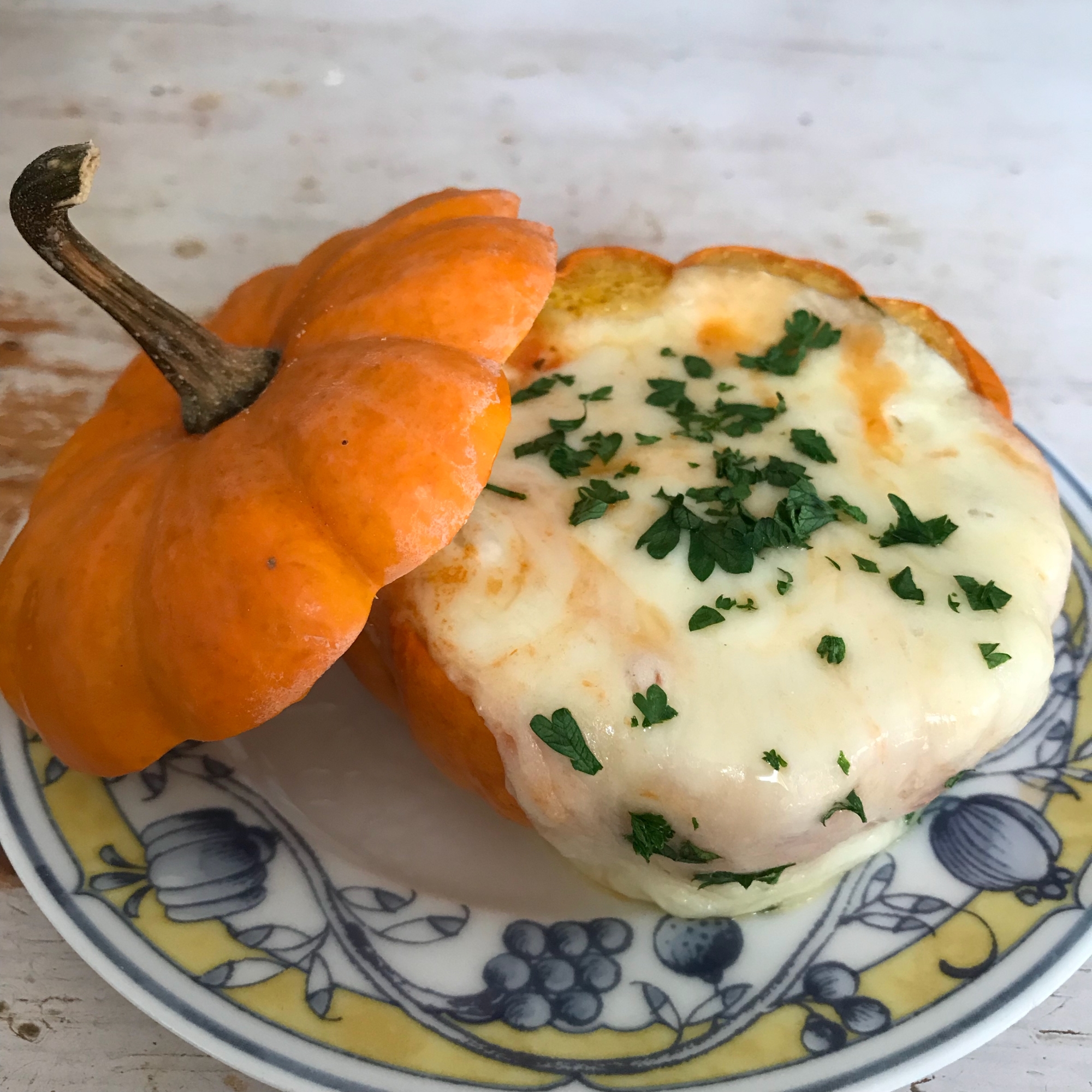 ミニかぼちゃで作る ゲキかわ簡単グラタン レシピ 作り方 By 天使のキッチンガーデン 楽天レシピ