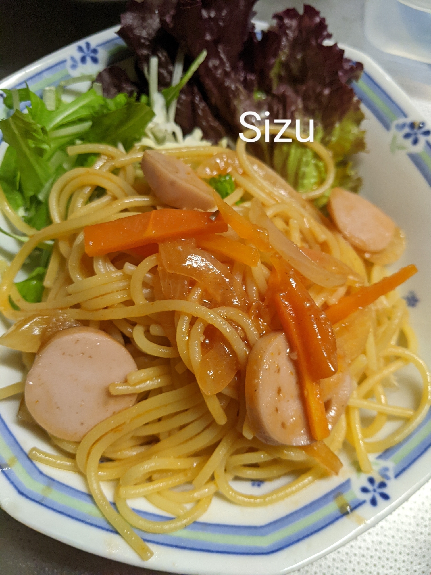魚肉ソーセージとにんじんのパスタ