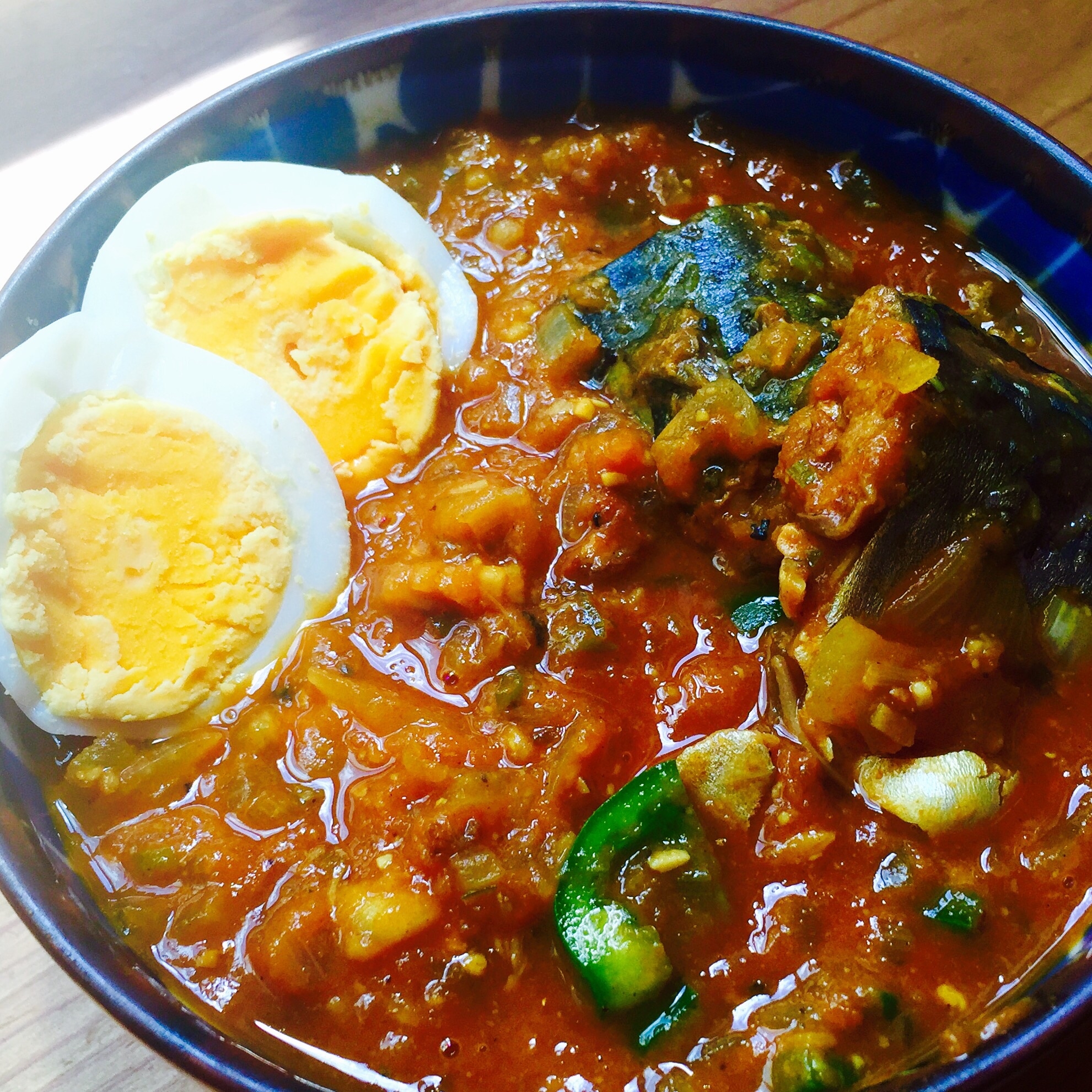 鯖味噌煮缶と玉葱で蒸し煮カレー*油なしでヘルシーに