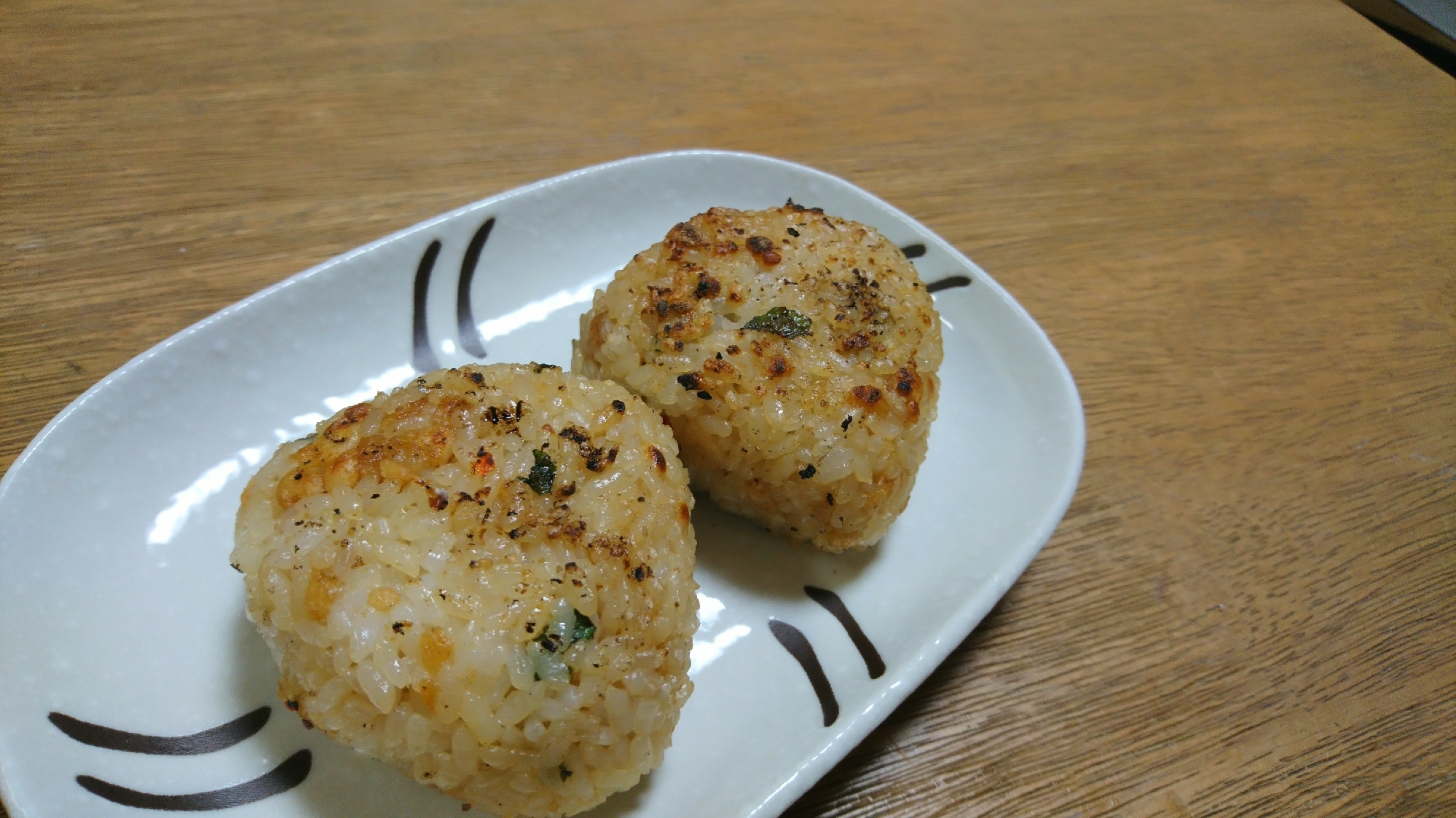 簡単 qにオススメめんつゆ焼おにぎり レシピ 作り方 By Shibamama 楽天レシピ 簡単 qにオススメめんつゆ焼おにぎり レシピ 作り方 By Shibamama 楽天レシピ