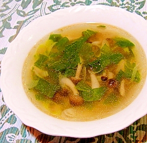 セロリの葉としめじの中華スープ