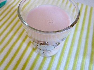 紫蘇ジュースでつくる飲むヨーグルト