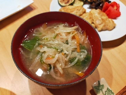 買い出し前で野菜が何もない時でも美味しいお味噌汁ができて嬉しいです！娘もよく食べてくれました。戻し汁が入るせいなのか？甘みを感じて美味☆