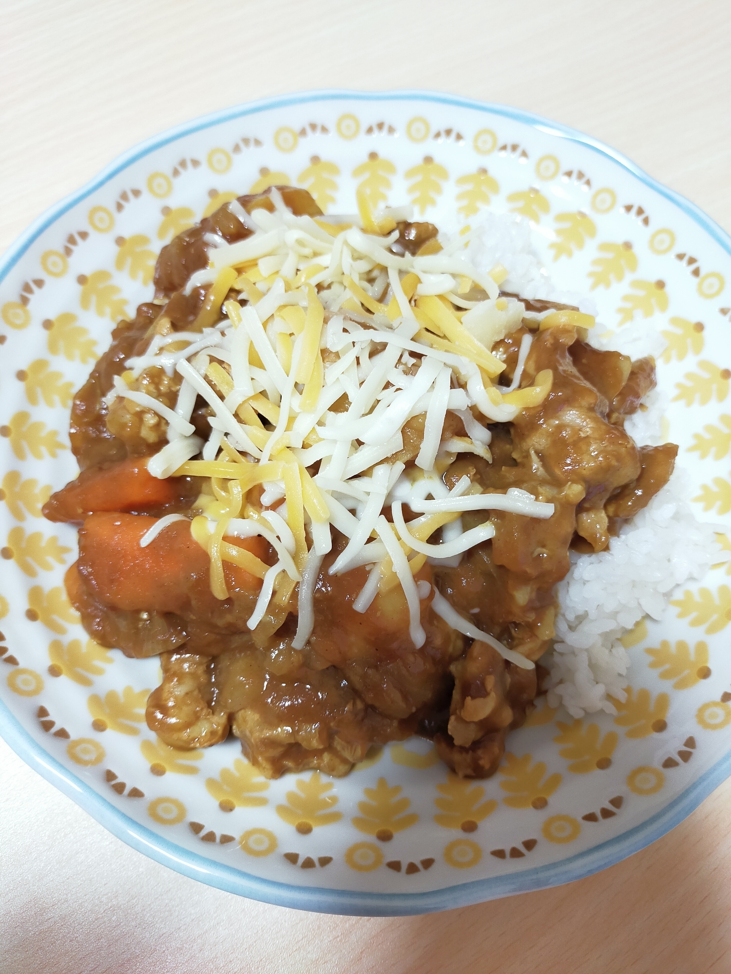 活力鍋で♪豚すじ肉とチーズのカレー