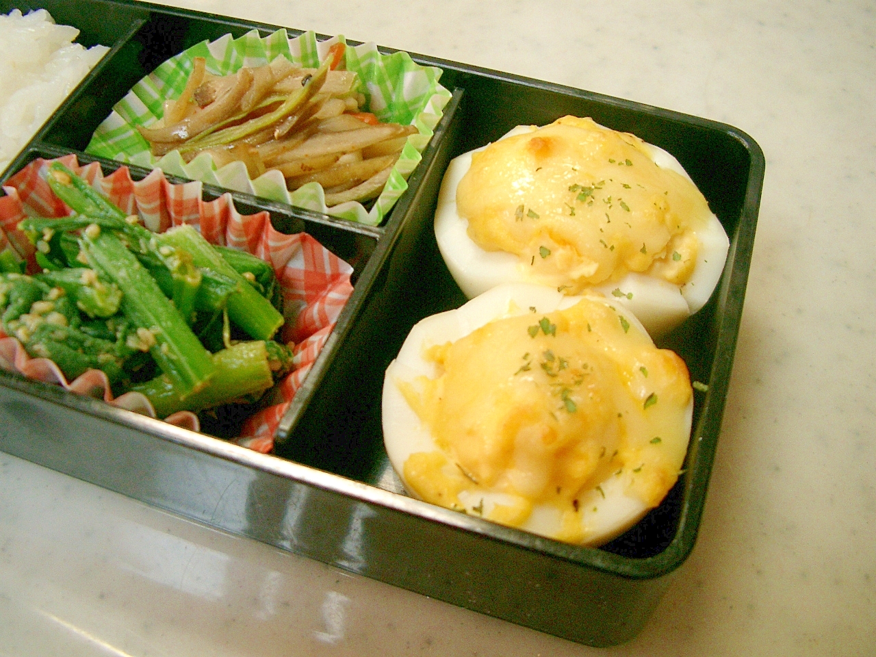 お弁当に美味しい！スタッフドエッグのチーズ焼き