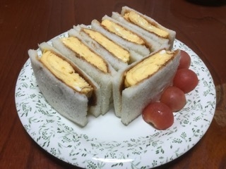 厚焼き卵のサンドイッチ☆
